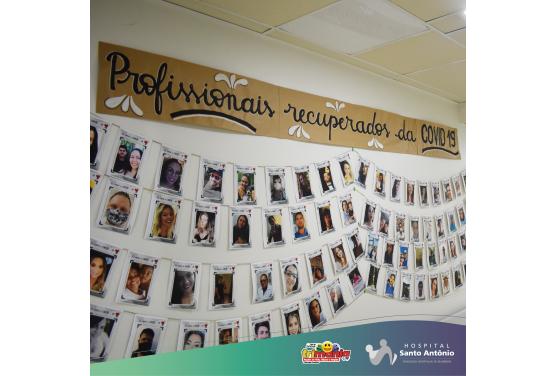 Colaboradores do Hospital Santo Antônio são homenageados após se recuperarem da Covid-19.