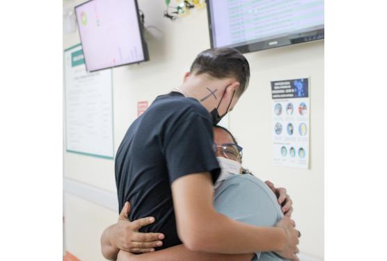 Sete meses após a alta, soldado volta ao HSA para agradecer a equipe!
