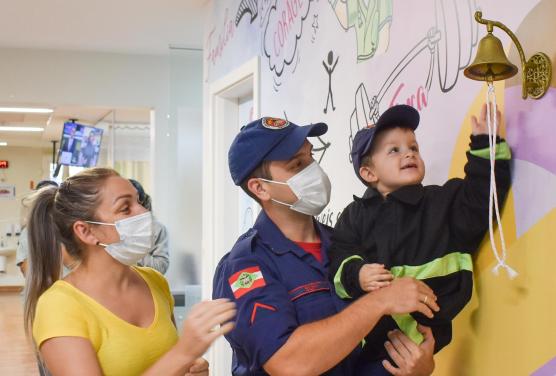 Bombeiros realizam sonho e marcam presença no sino do pequeno Augusto
