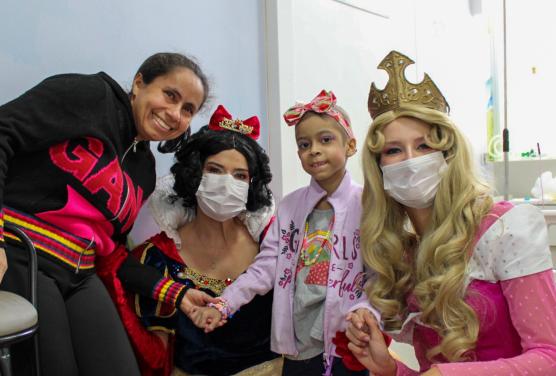 Paciente oncológica internada há 121 dias recebe alta na manhã desta quinta-feira