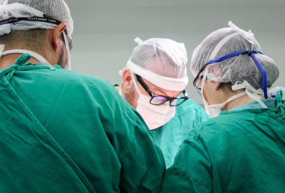 Com recurso estadual, Hospital Santo Antônio realiza primeira cirurgia de revisão de prótese de quadril pelo SUS